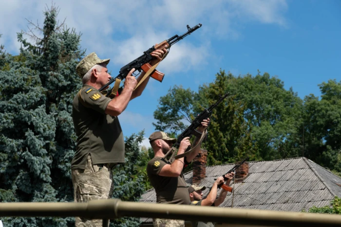 В Ужгороді попрощалися із загиблим на війні захисником Миколою Шестераком