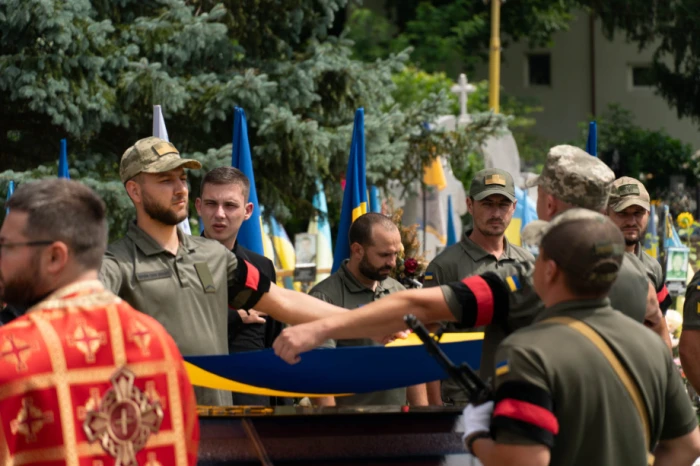 В Ужгороді попрощалися із загиблим на війні захисником Миколою Шестераком