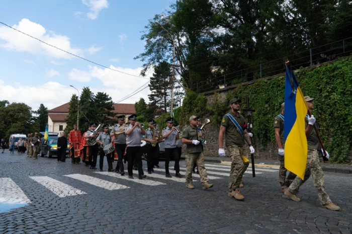 В Ужгороді попрощалися із загиблим на війні захисником Миколою Шестераком