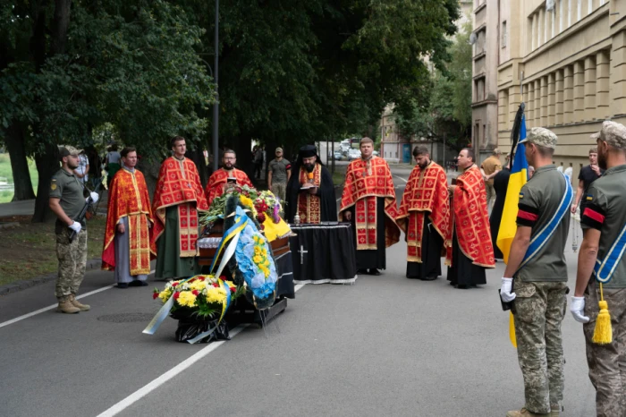 В Ужгороді попрощалися із загиблим на війні захисником Миколою Шестераком