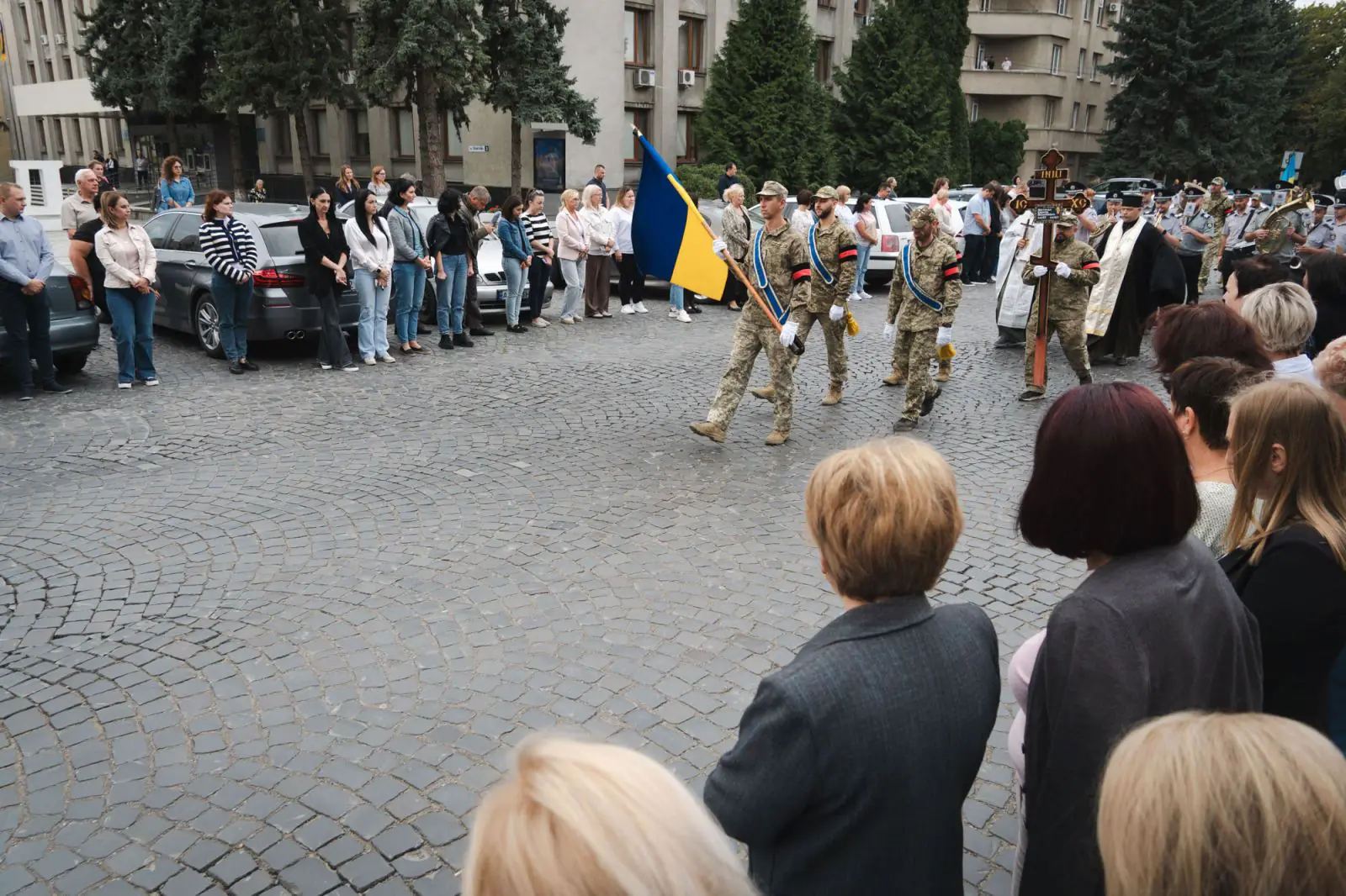 В Ужгороді попрощалися із 52-річним захисником – старшим солдатом Едуардом Кострабою3