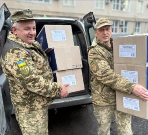 Дітям захисників Хустського батальйону ТрО передали подарунки0