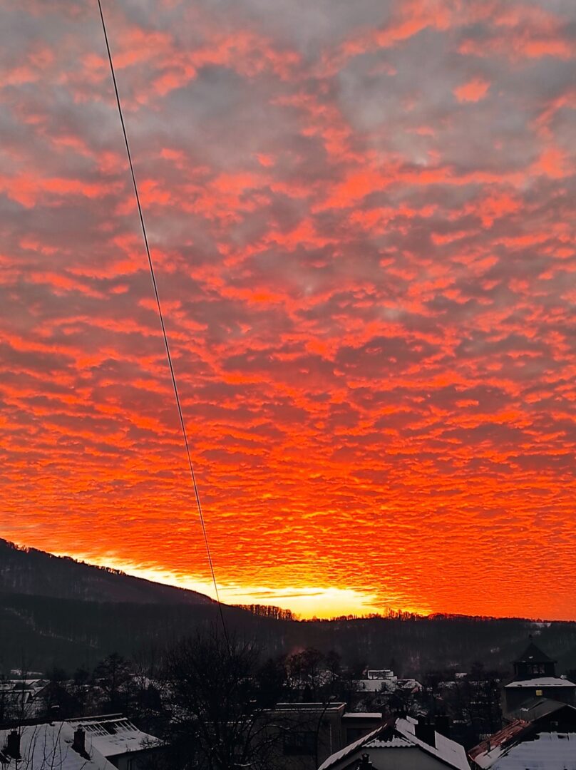 Багряне небо Свалява фото