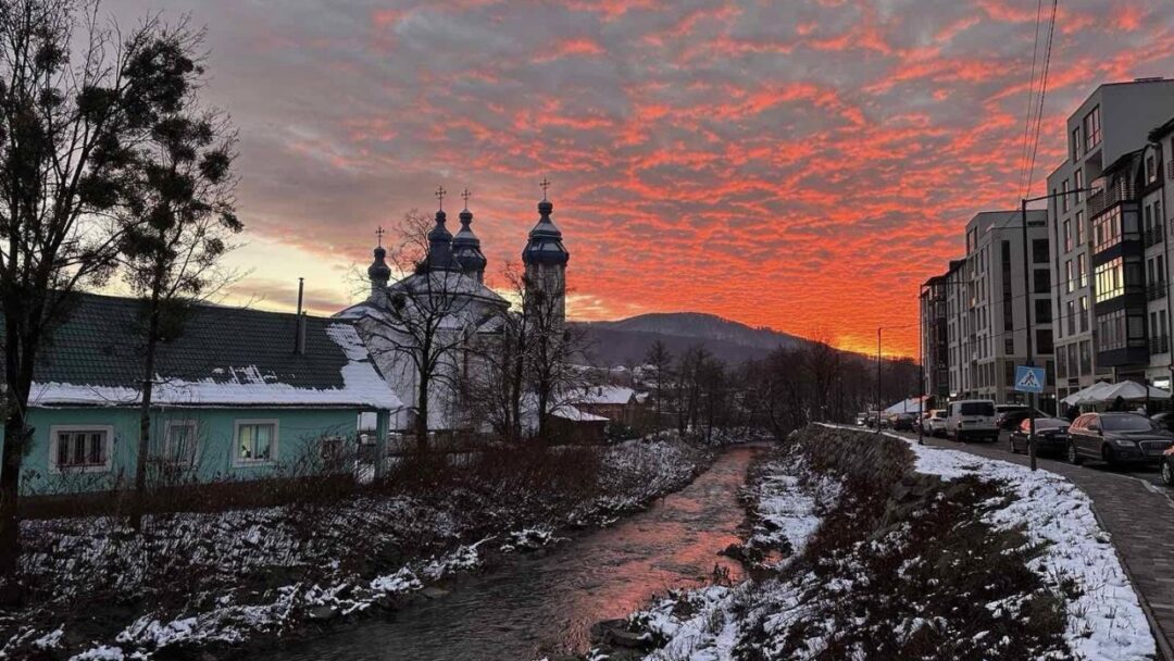 У Сваляві багряне небо