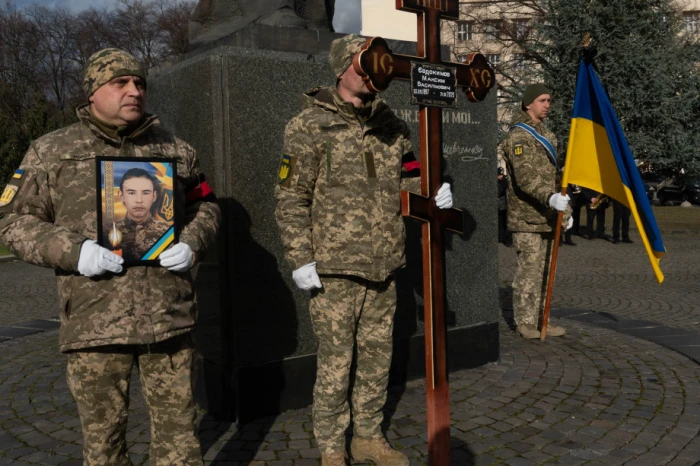 В Ужгороді відбувся чин похорону та прощання із 27-річним воїном, солдатом Максимом Євдокимовим