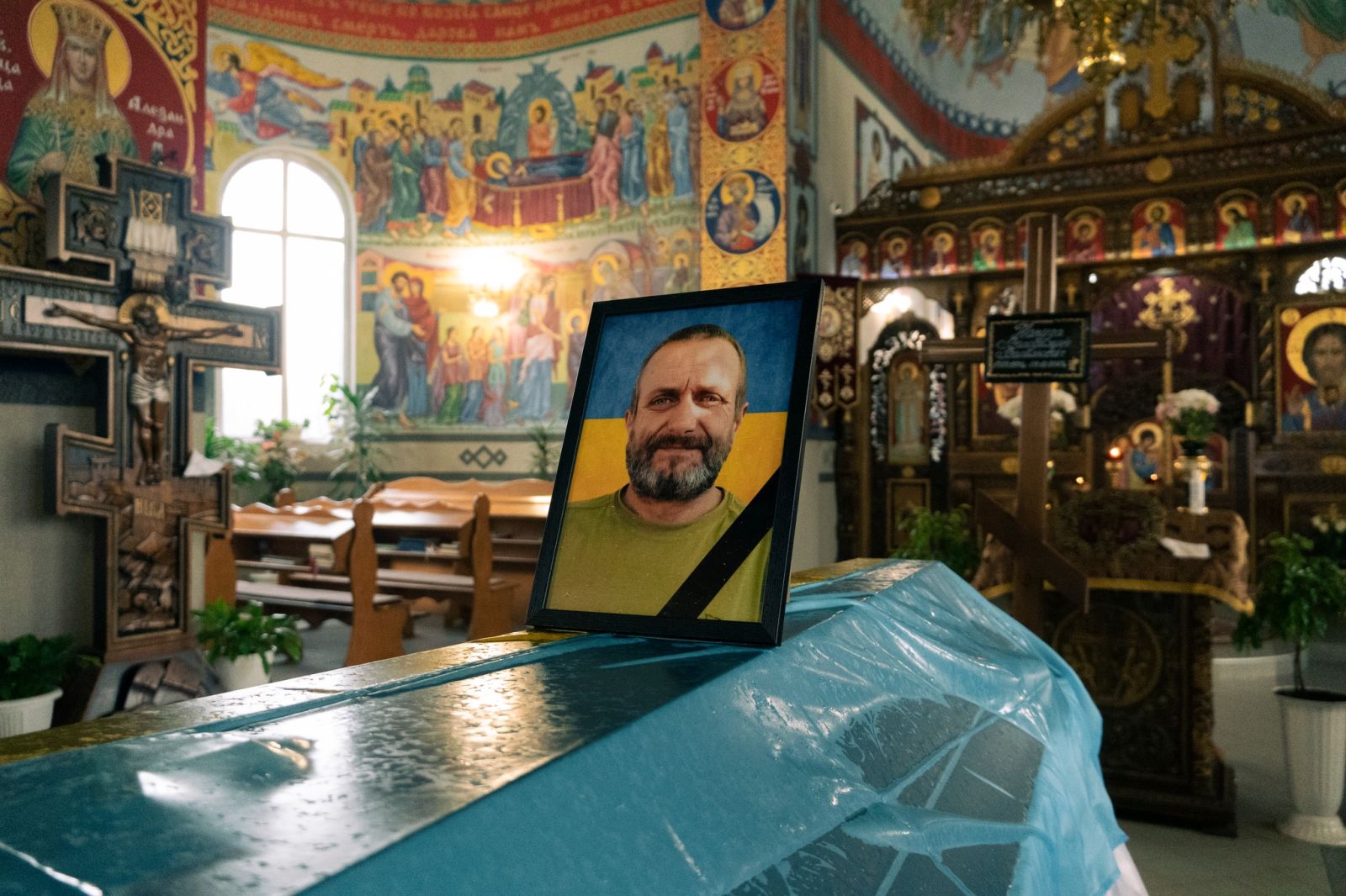 Понад рік вважався зниклим безвісти: у Мукачеві попрощалися з полеглим Героєм Володимиром Напудою0