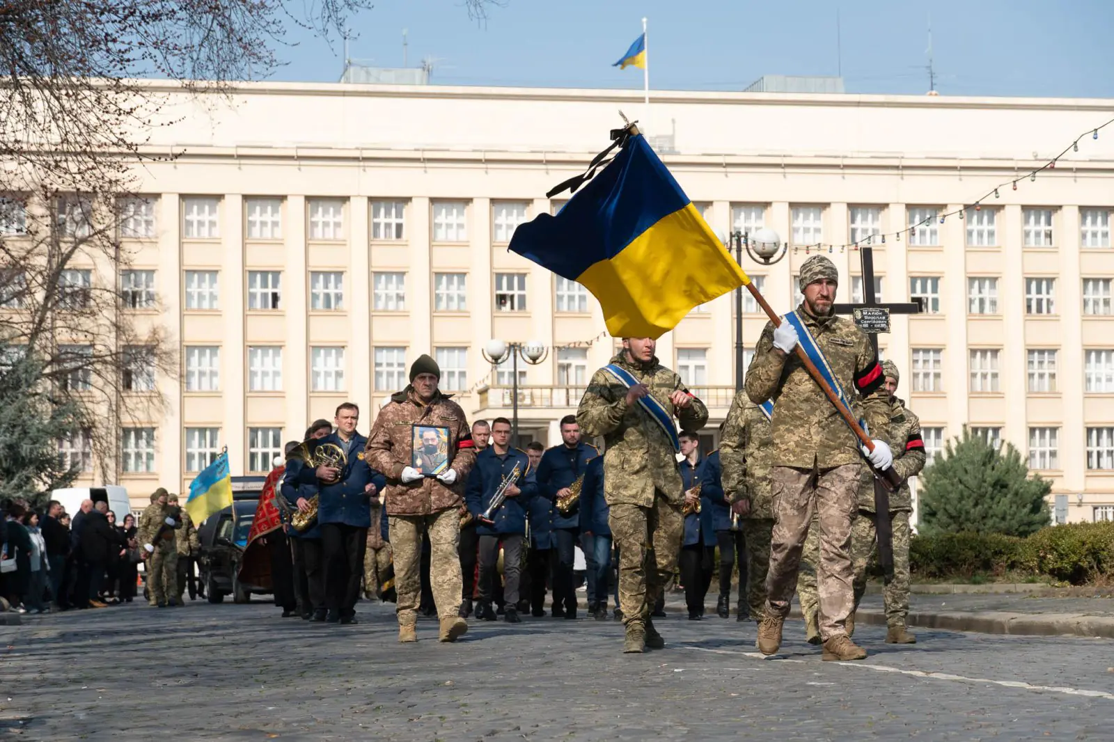 Ужгород провів в останню земну дорогу 39-річного військовослужбовця, солдата, стрільця-зенітника Ярослава Малюка5