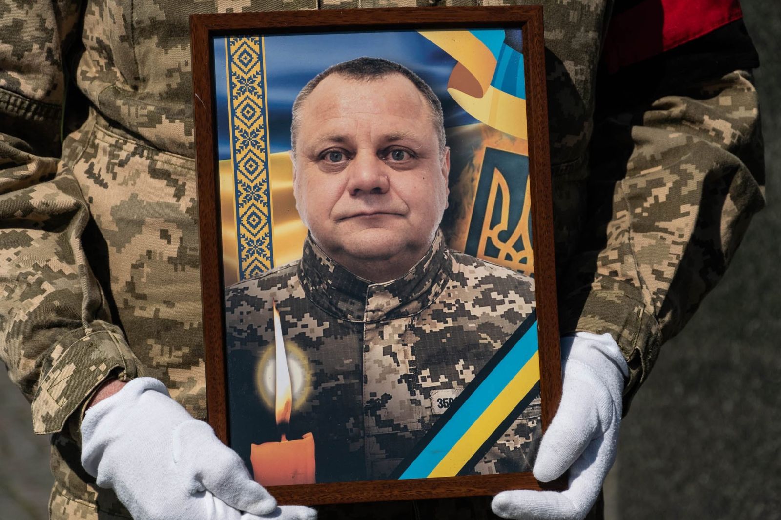В Ужгороді сьогодні попрощалися із молодшим сержантом Мирославом Біртою0