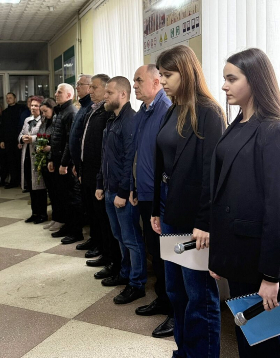 І біль не стихне у віках: у медичному коледжі відкрили меморіальну дошку загиблим Героям8