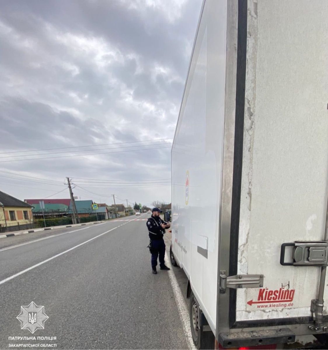На Закарпатті патрульні перевіряють дотримання правил перевезення пасажирів та вантажів0