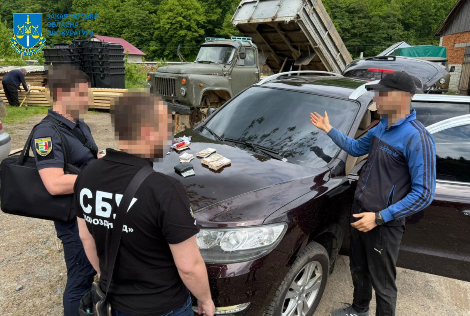 100 тис. грн хабаря за вирішення земельного питання: на Закарпатті підозрюють голову селищної ради0
