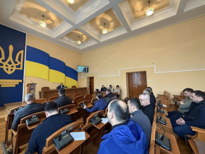 Депутати Хустської міської ради зібралися на позачергову сесію3