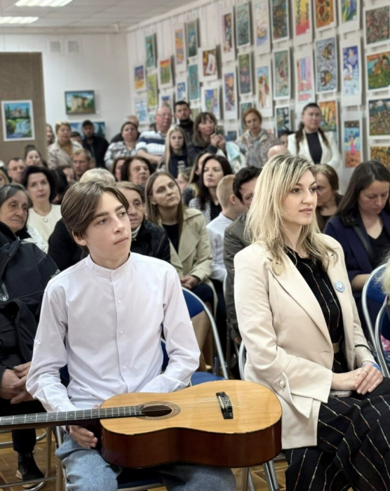 Хуст на полотні: виставка робіт у картинній галереї4