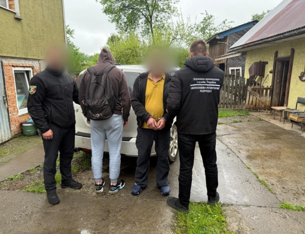 Прикордонники викрили жителя Закарпаття, який планував підзаробити на переправленні через кордон чоловіка з Дніпра0