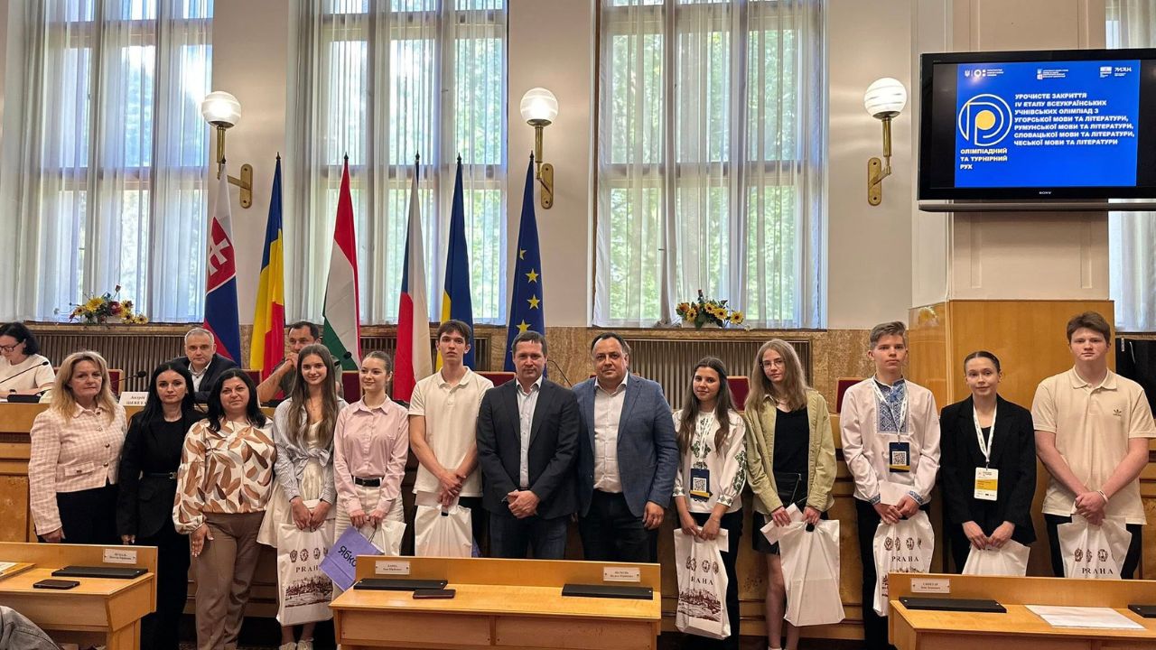 Нагородження переможців IV Всеукраїнської учнівської олімпіади мов нацменшин