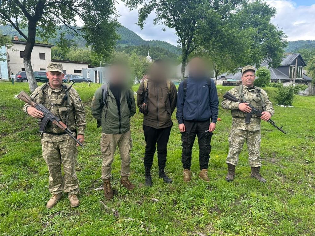 Трьох порушників кордону відшукали закарпатські прикордонники у високогір’ї за допомогою безпілотника0