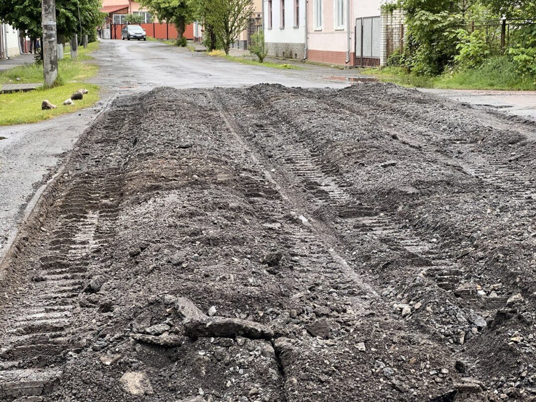 Фрезерування дороги у Сваляві