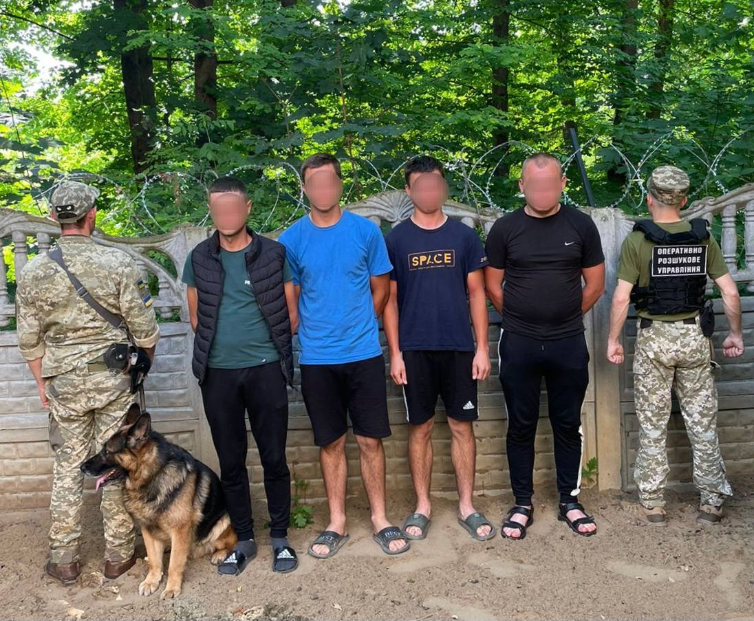 На околиці Ужгорода затримали 4-х молодиків з Рівненщини, які хотіли потрапити в Словаччину0