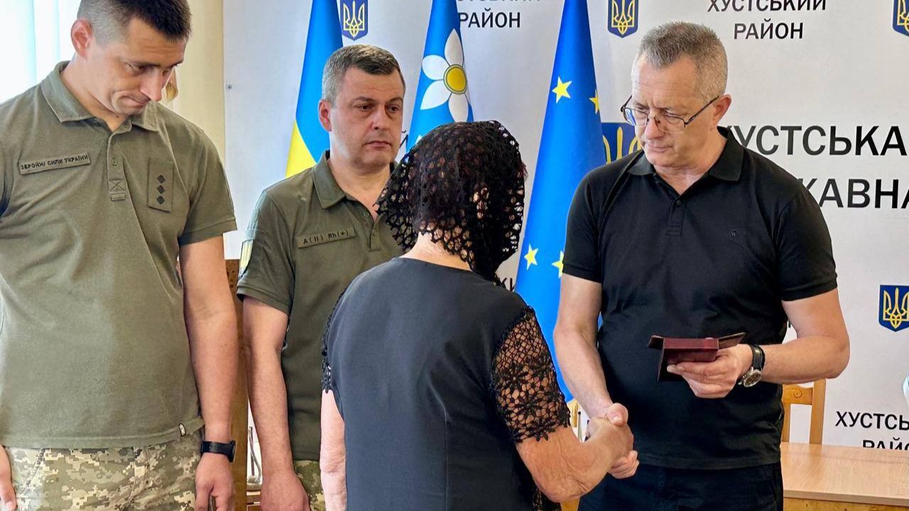 Вручення ордена мамі Віталія Соколенка