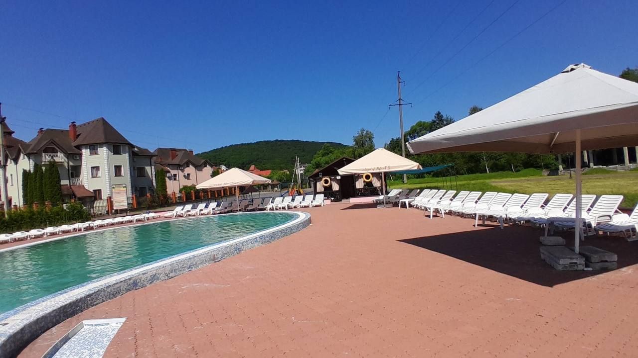 Басейн “Moonglade Allure Houses” у Поляні