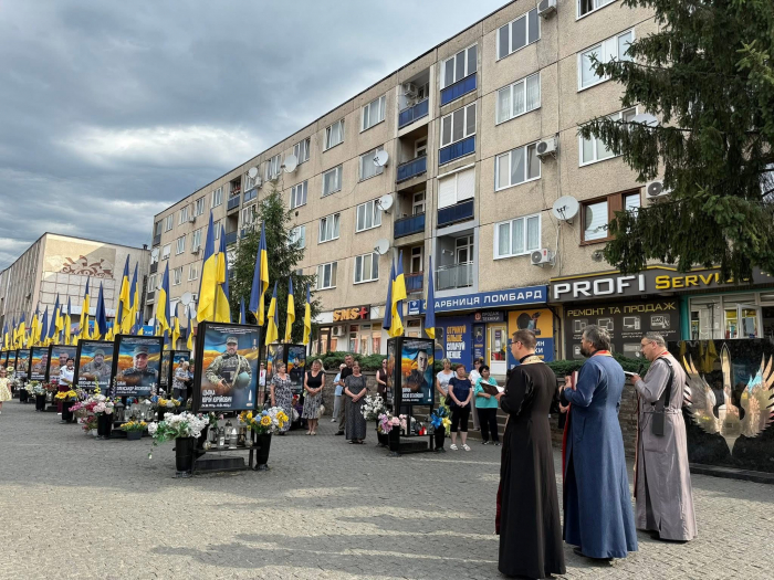 Сьогодні на Алеї Слави відбулася поминальна молитва за загиблими захисниками України1