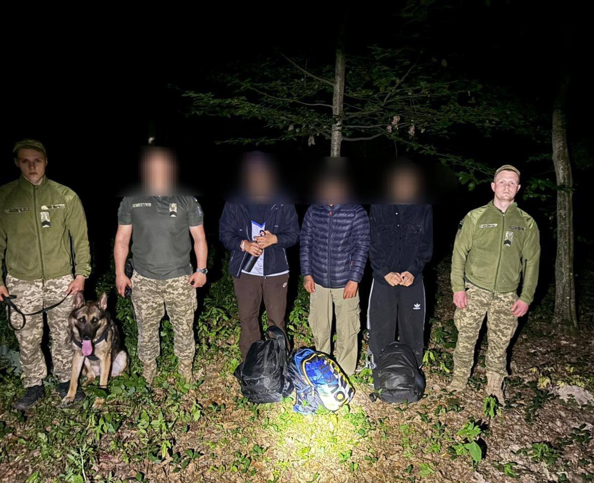 Трьох громадян Індії затримали поблизу закарпатські прикордонники кордону зі Словаччиною0