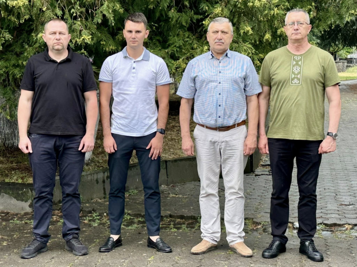 У переддень Дня Конституції України відбулося покладання квітів до пам’ятника Тарасу Григоровичу Шевченку3