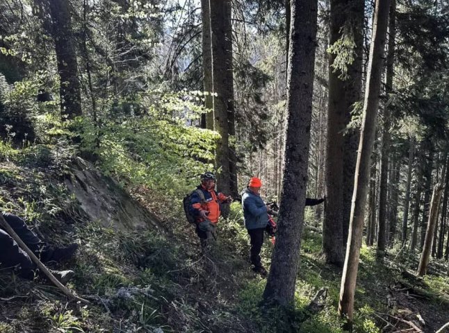 Біля Пилипця рятувальники знайшли хлопця та дівчину, які вчора ввечері заблукали в горах0
