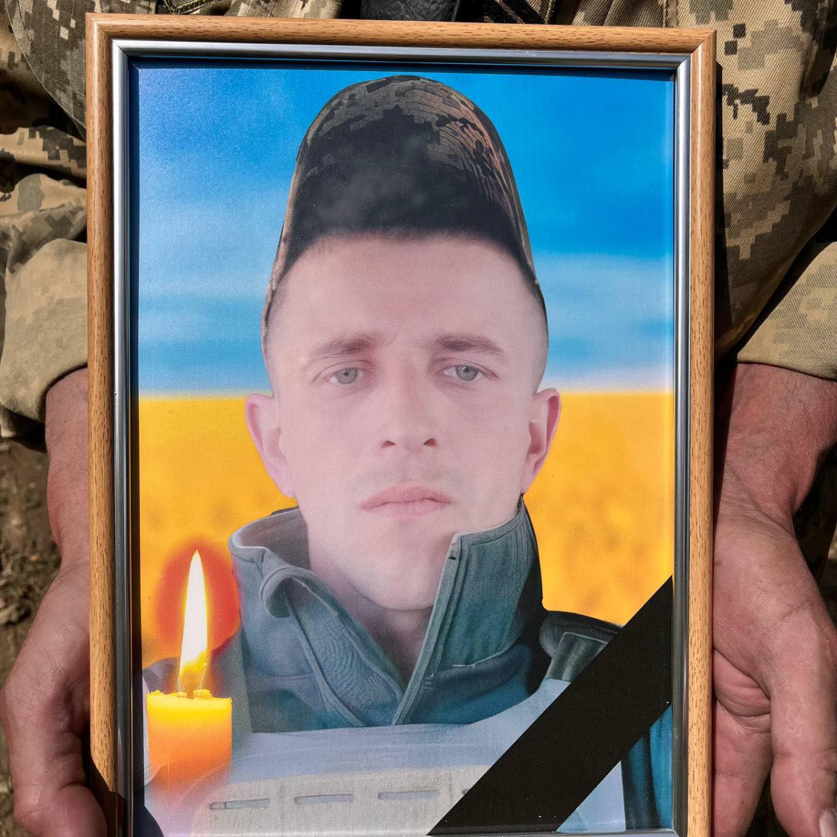 Ясінянська громада попрощалася з Героєм — солдатом Андрієм Попадичем0