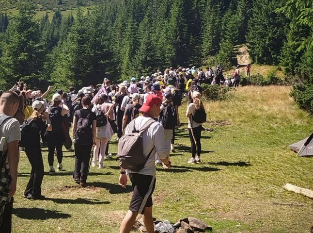 Масове сходження на Говерлу: 350 людей з усієї України підкорили найвищу вершину Карпат0