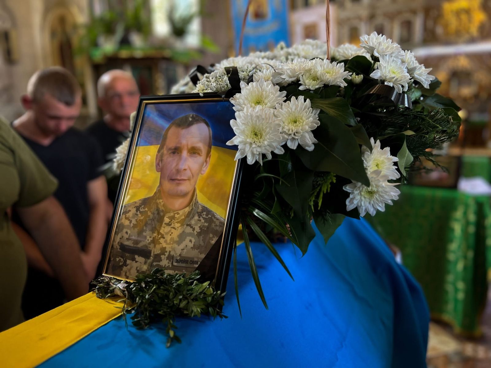 Мукачівська громада попрощалася із Героєм Юрієм Мочарієм, захиснику було 56 років0