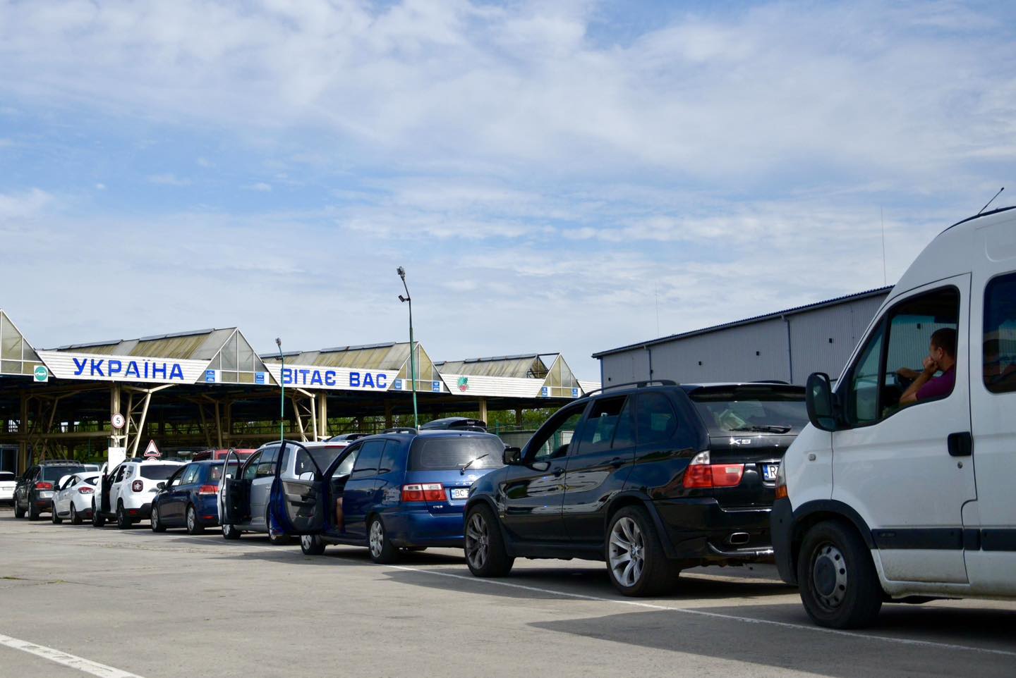 На КПП в межах Закарпаття досі фіксують черги автомобілів та пішоходів0