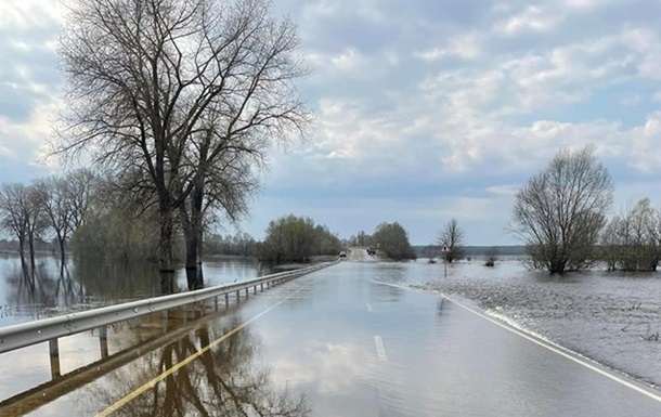 На Закарпатті попереджають про можливі підтоплення та сходження селів0
