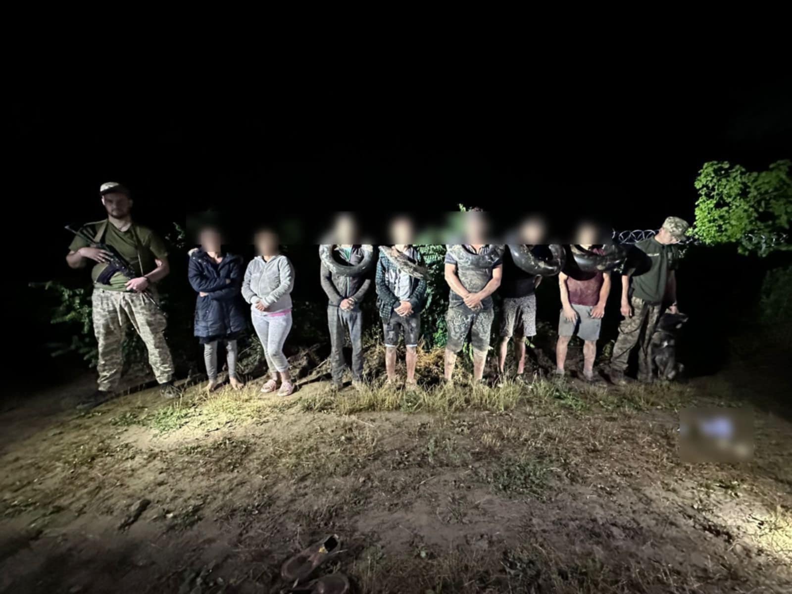 На Закарпатті прикордонники зупинили групу «водолазів» у супроводі двох жінок0