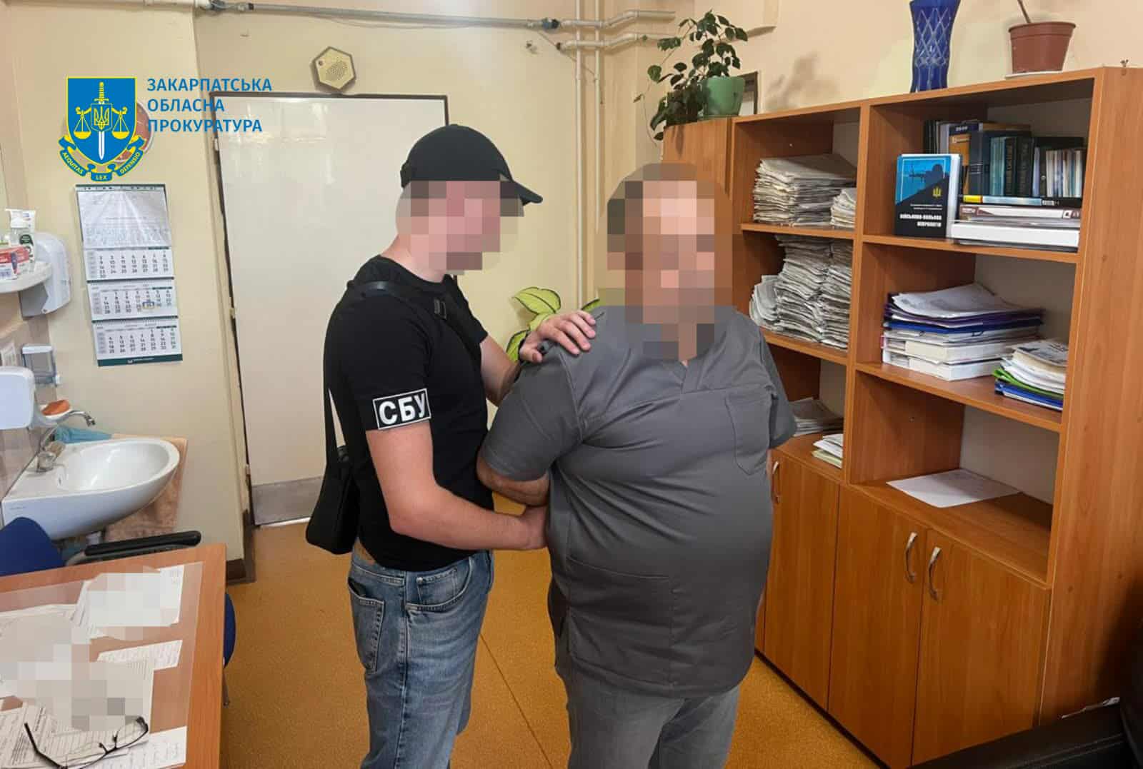 На Закарпатті прокуратура вручила підозру медику, який налагодив схему лікування пацієнтів «на папері»0