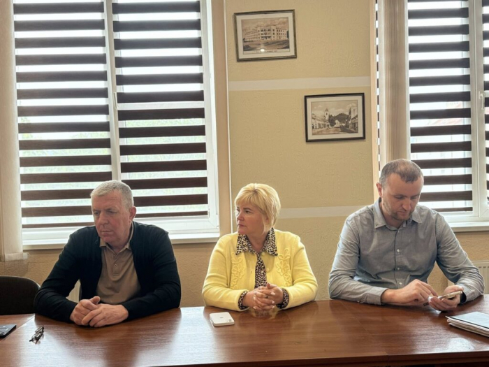 У Хустській міськраді позачергово засідав виконавчий комітет3