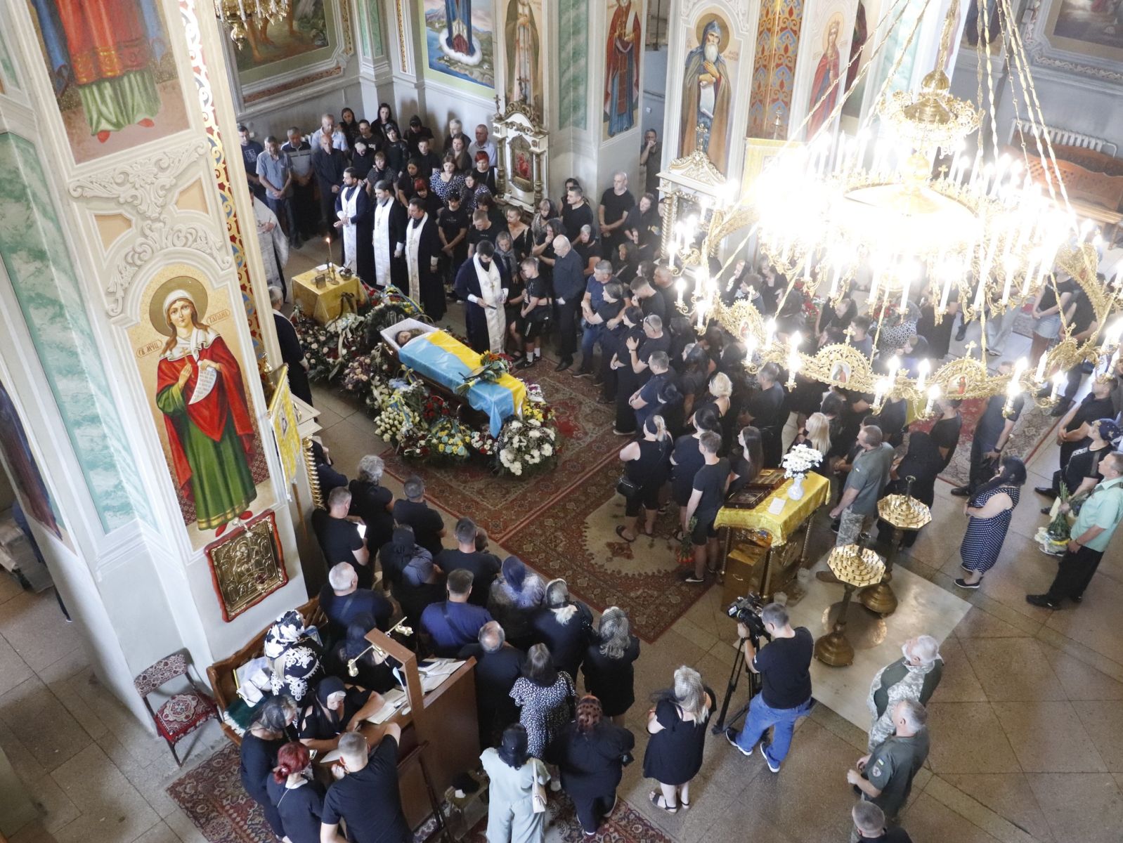 У Мукачеві попрощалися з полеглим на війні Героєм Іваном Лешаничем0