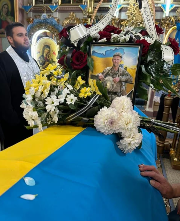 У селі Лохово на Мукачівщині попрощалися з полеглим на війні Іваном Олесіним0