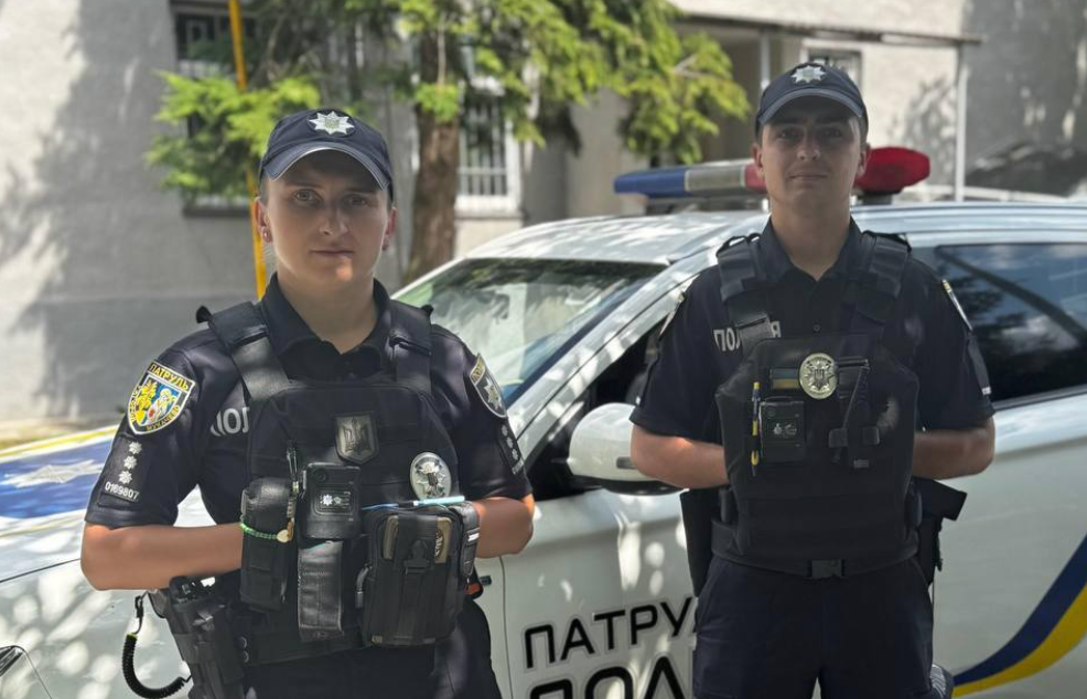 В Ужгороді патрульні допомогли літньому чоловікові, який загубився в сквері0