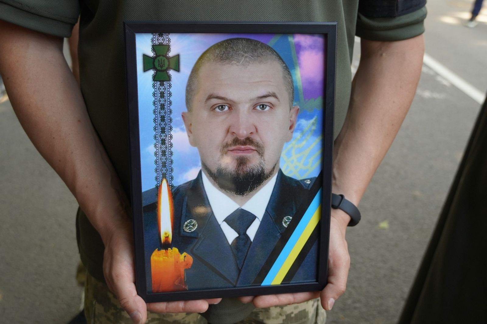 В Ужгороді попрощалися із 40-річним головним сержантом, інспектором прикордонної служби Василем Шкобою0