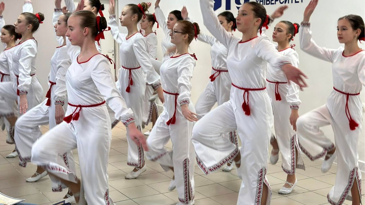 Виступ колективу Свалявської школи мистецтв