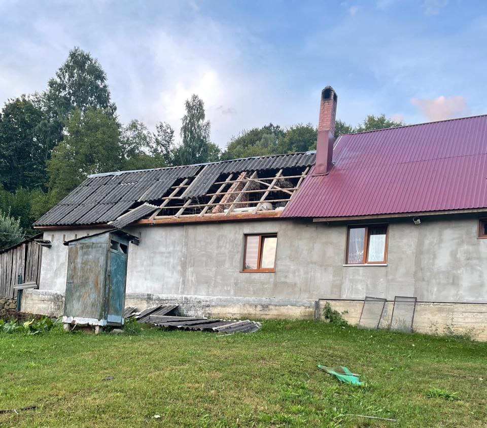 Окрім атвки у Мукачеві, у Хустського району впав БпЛА. Пошкоджено господарську будівлю0