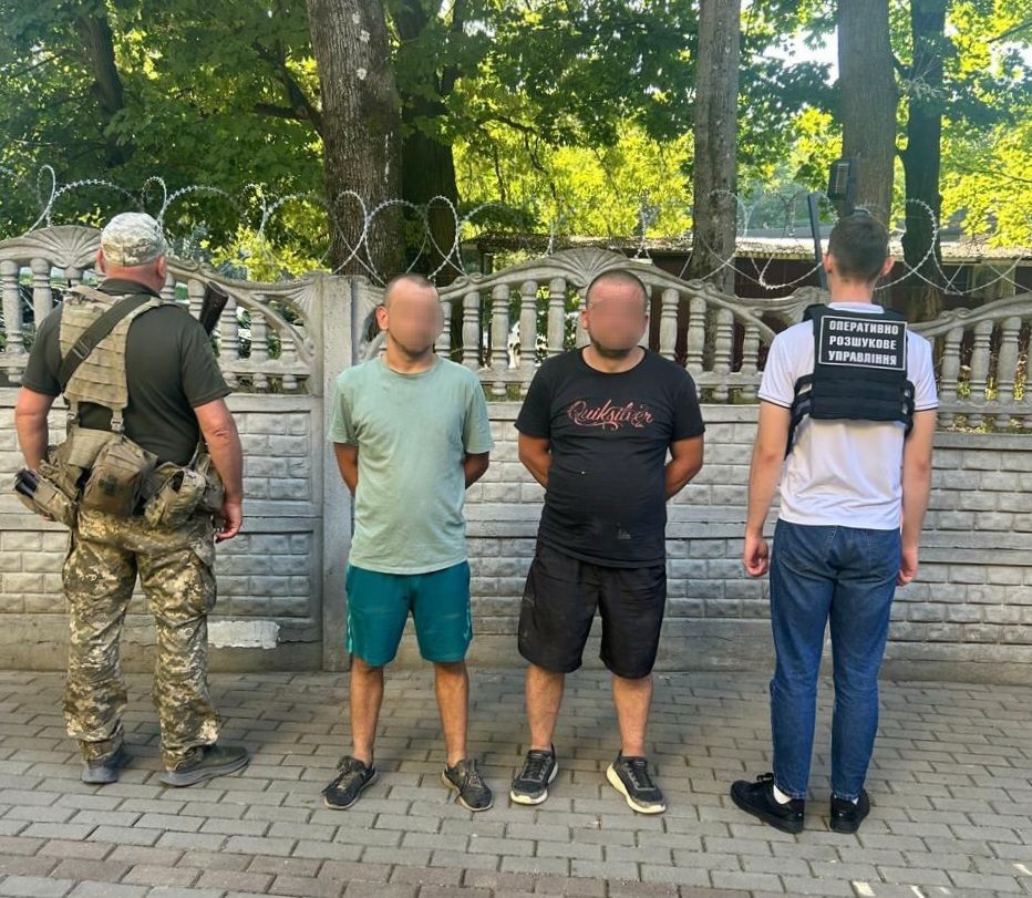 Поблизу кордону з Словаччиною затримали двох порушників на самокатах0