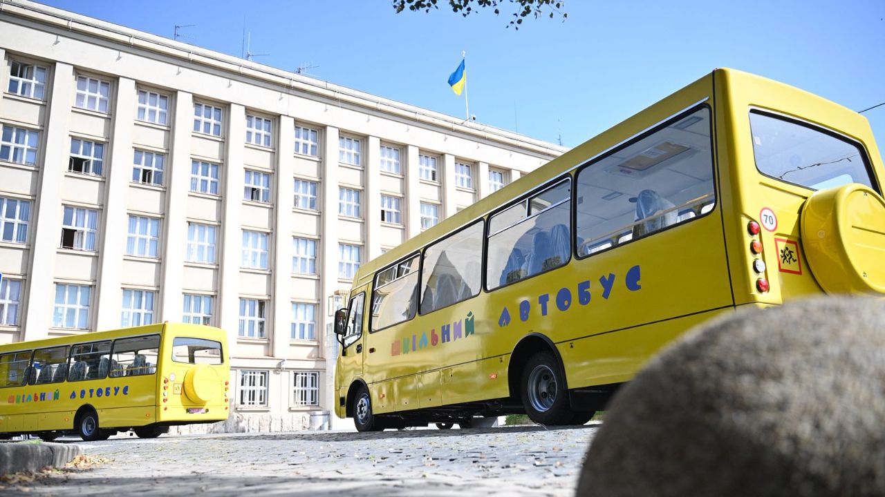 Шкільні автобуси
