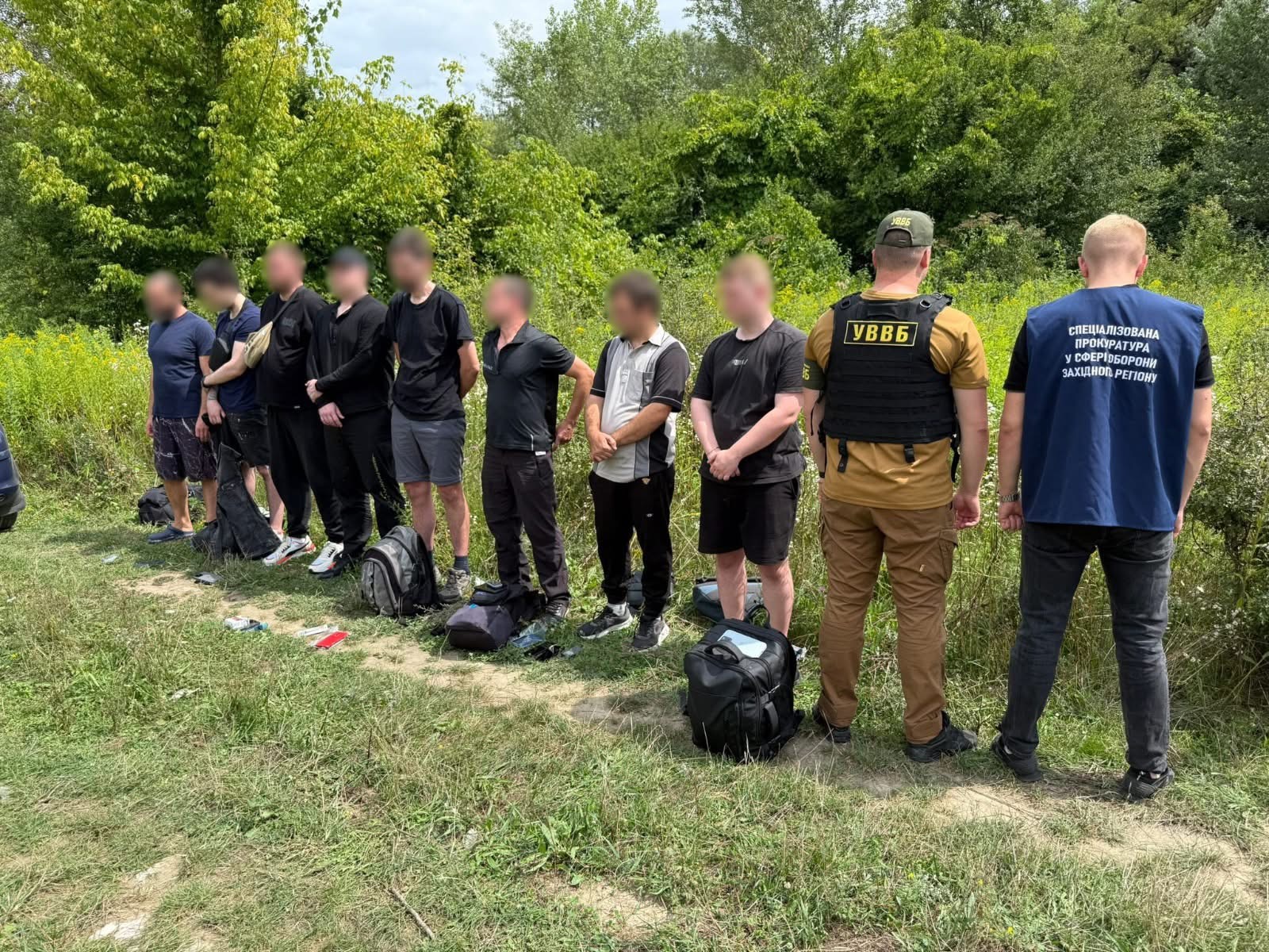 Пропонував 36 000$ за вісьмох чоловіків: на Закарпатті затримали чоловіка, який намагався підкупити прикордонника для переправлення0