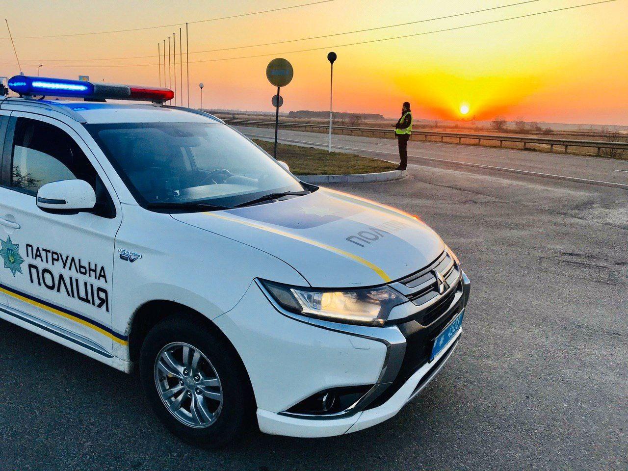 У Мукачеві патрульні виявили 12-річну дівчинку на даху закинутої будівлі0