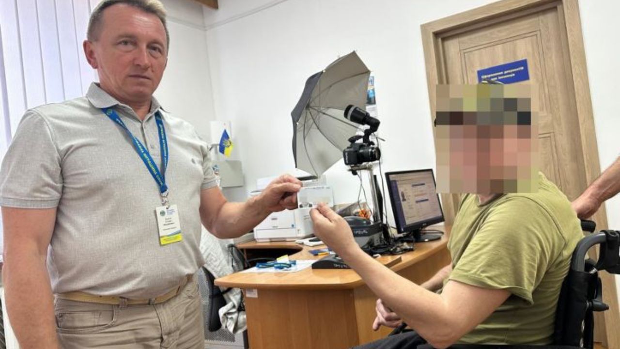 Воїн отримує ID-карту у Сваляві