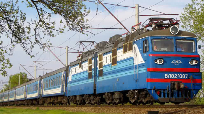 Укрзалізниця повідомляє про затримки поїздів через масовану російську атаку0