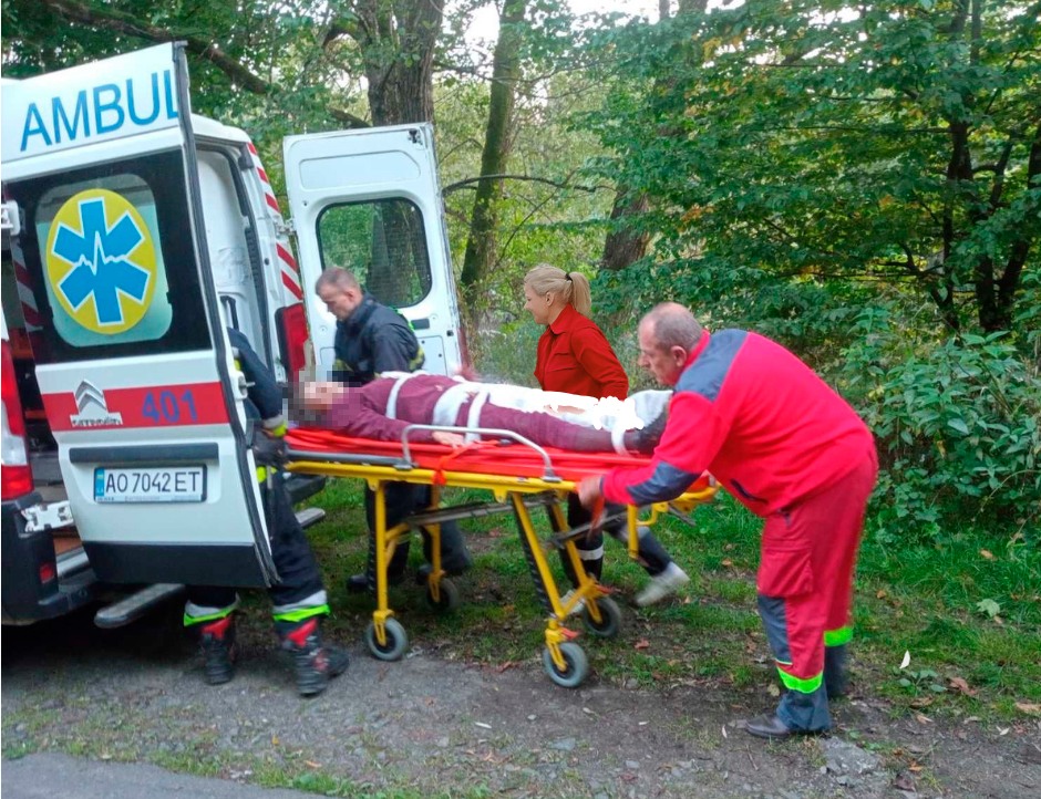 На Ужгородщині жінка впала з 10-метрової висоти під час збирання грибів0