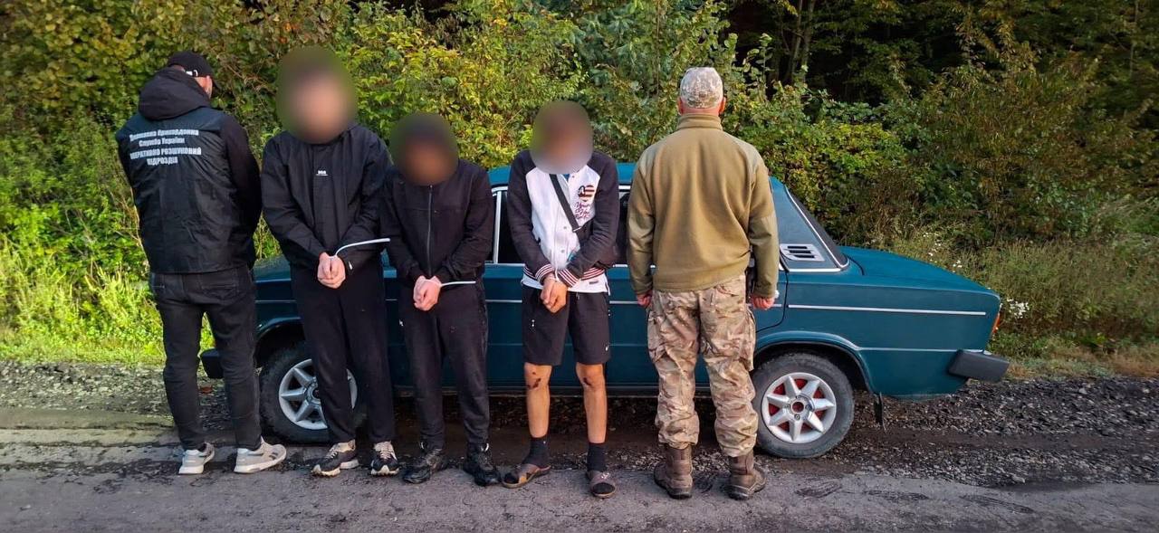 На Закарпатті прикордонники по гарячих слідах затримали переправника з «клієнтами»0